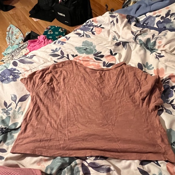 Pink Aéropostale crop top!! - Picture 3 of 4